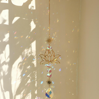 Prisma Artesanato Lótus Dourado com Pingente de Cristal