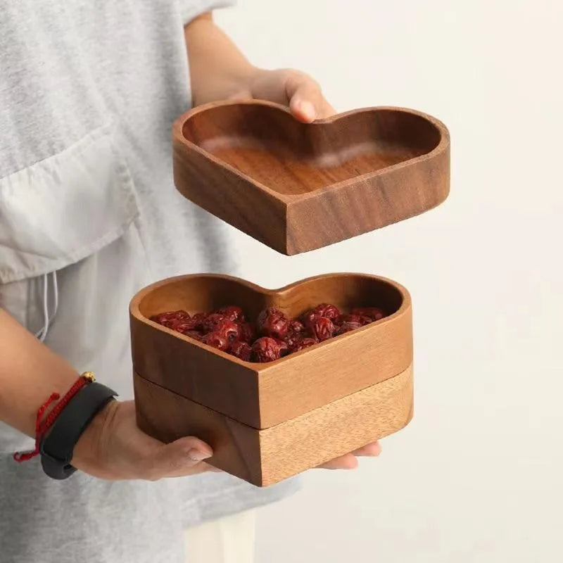 Prato em Forma de Coração de Madeira Nogueira – Bandeja Decorativa Multiuso