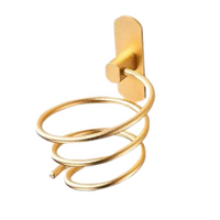 Organize seu banheiro com o Suporte em Espiral para Secador de Cabelo. Montagem na parede, feito de metal laqueado, suporta até 10 kg. Prático, durável e elegante.