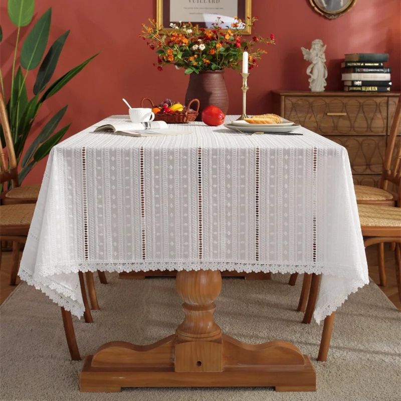 Toalha de Mesa de Renda Francesa em Algodão Branco